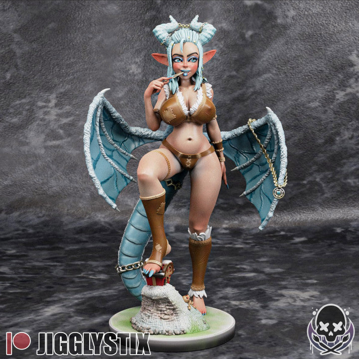 Dragoness Eira - Standing